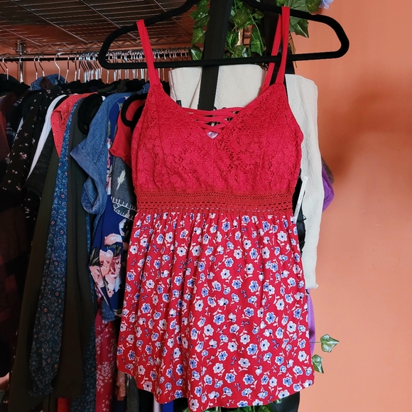 No Boundaries Red Floral Long Lace Top Blouse - Picture 3 of 4